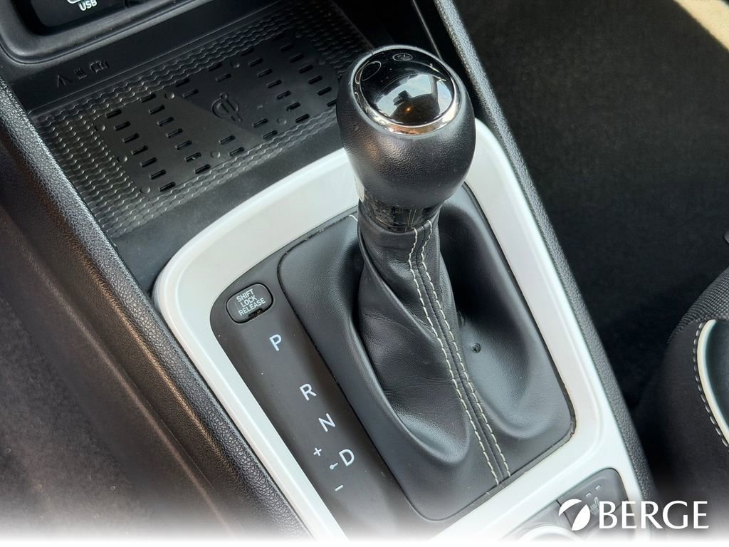 Used 2024 Hyundai Venue Limited image 29