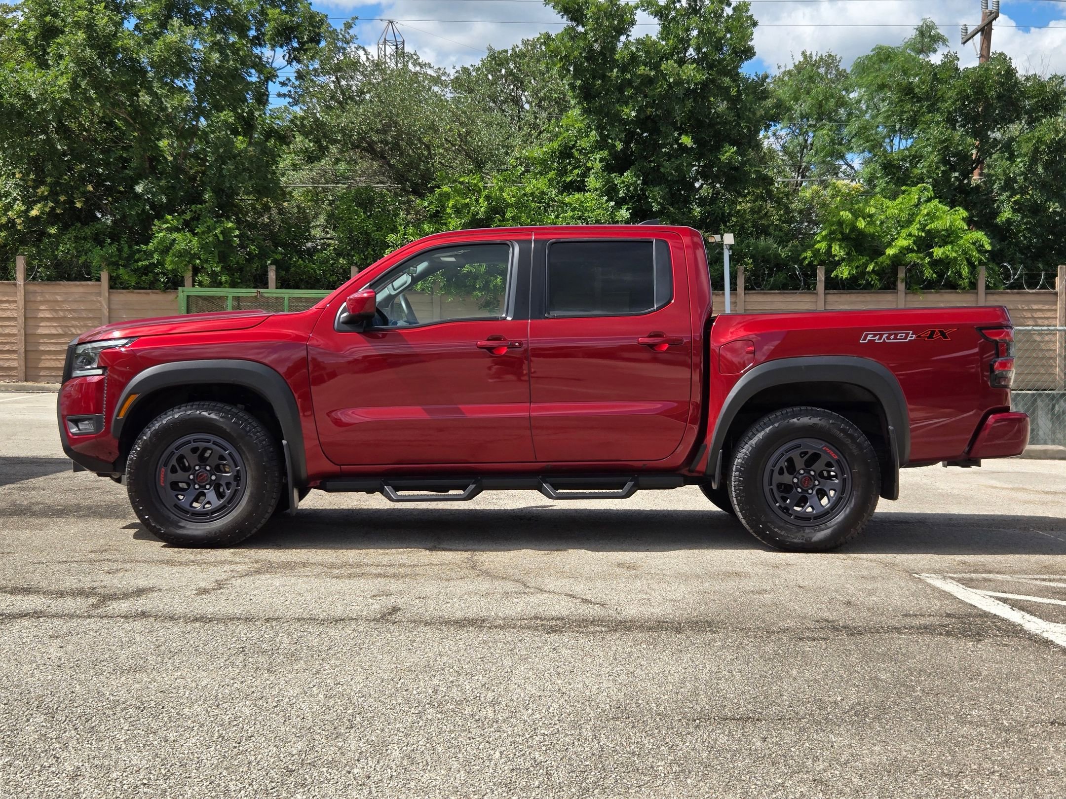 Used 2025 Nissan Frontier PRO-4X w/ Tow Package AWD/4WD image 7