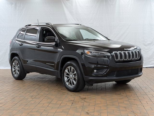 Used 2019 Jeep Cherokee Latitude Plus w/ Cold Weather Group AWD/4WD image 1