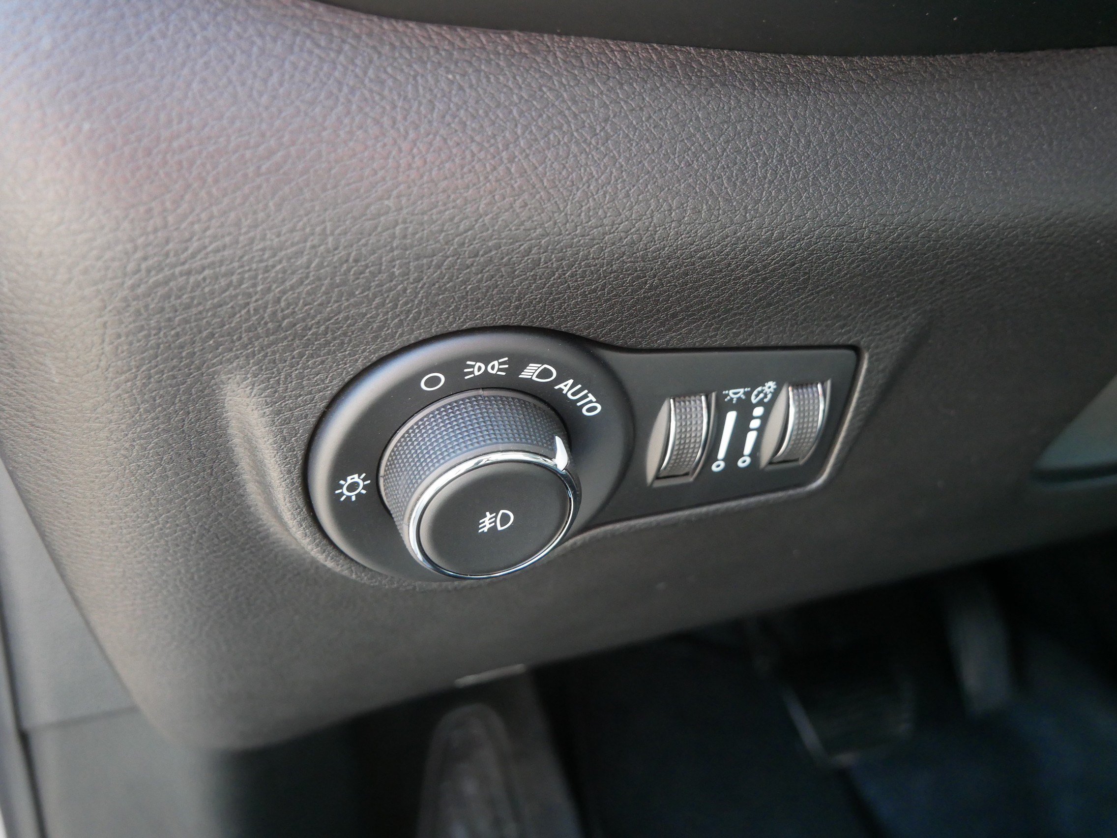 Used 2023 Jeep Compass Limited w/ Elite Group AWD/4WD image 24