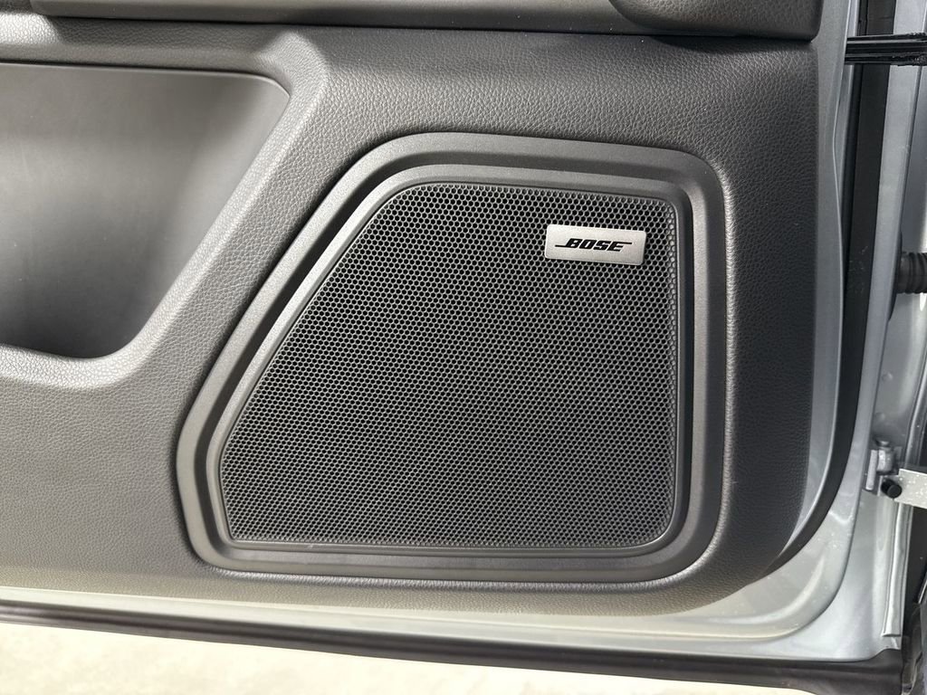 Certified 2025 Porsche Macan image 35