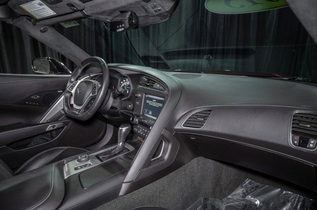 Used 2015 Chevrolet Corvette Z06 w/ 3LZ Preferred Equipment Group RWD image 13