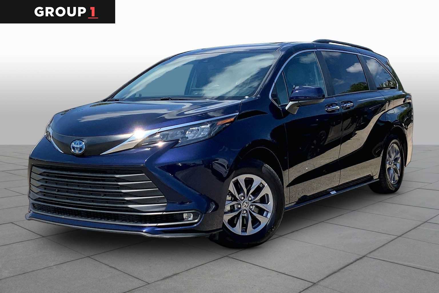 Used 2025 Toyota Sienna XLE