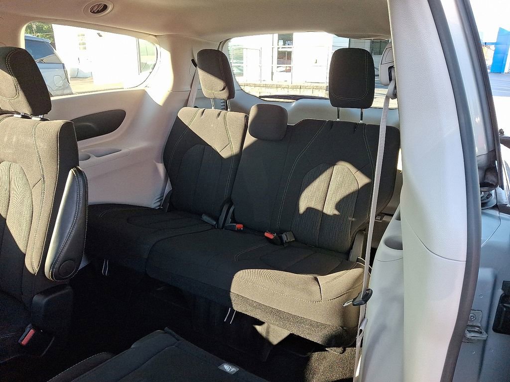 Used 2024 Chrysler Voyager LX image 13