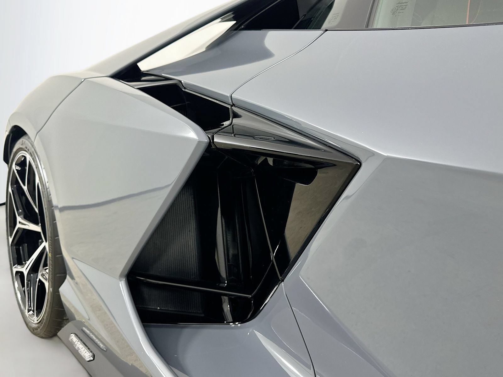 Used 2024 Lamborghini Revuelto AWD/4WD image 66