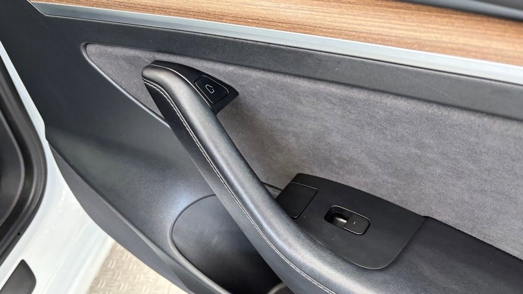 Used 2023 Tesla Model 3 Standard Range image 22