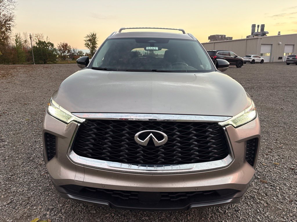 Used 2023 INFINITI QX60 Sensory w/ Cargo Package AWD/4WD image 3