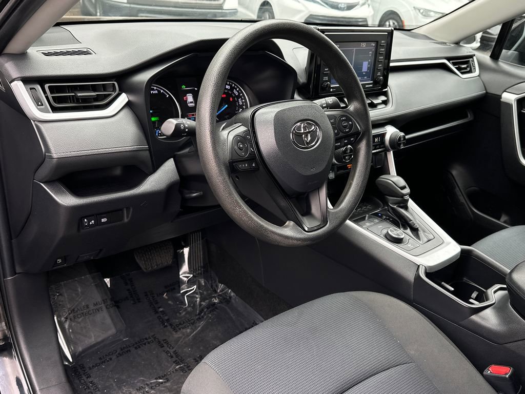 Used 2022 Toyota RAV4 LE image 17