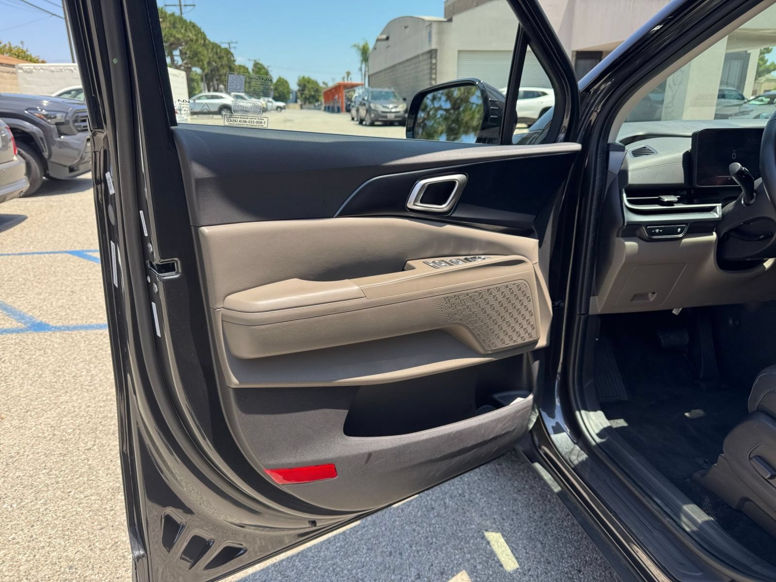 Used 2026 Kia Carnival FWD image 18