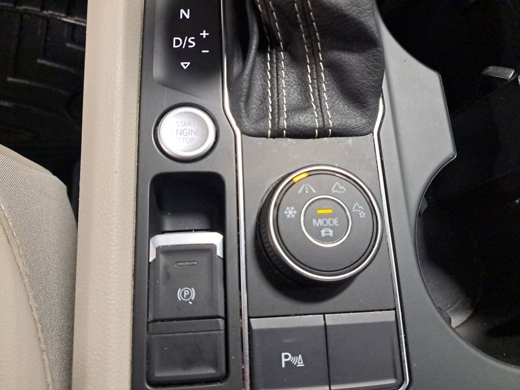 Used 2021 Volkswagen Atlas SE image 32