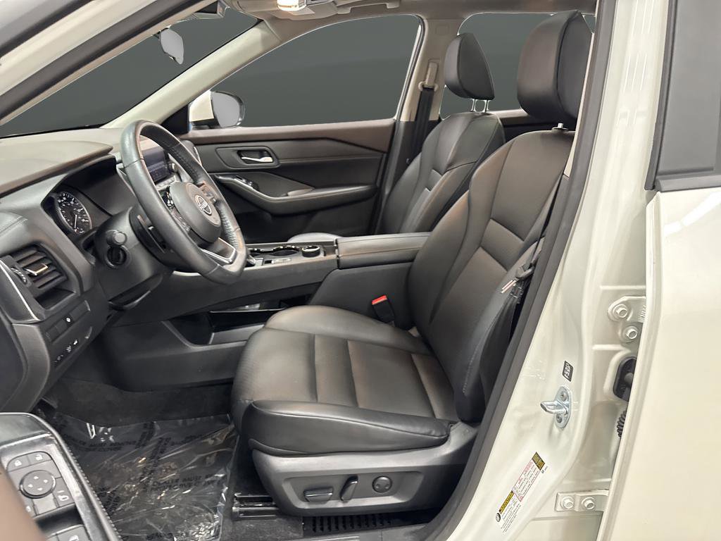 Used 2023 Nissan Rogue SV w/ SV Premium B Package image 4
