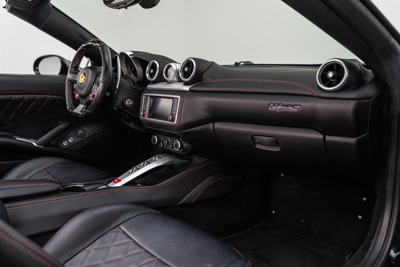 Used 2017 Ferrari California T RWD image 61