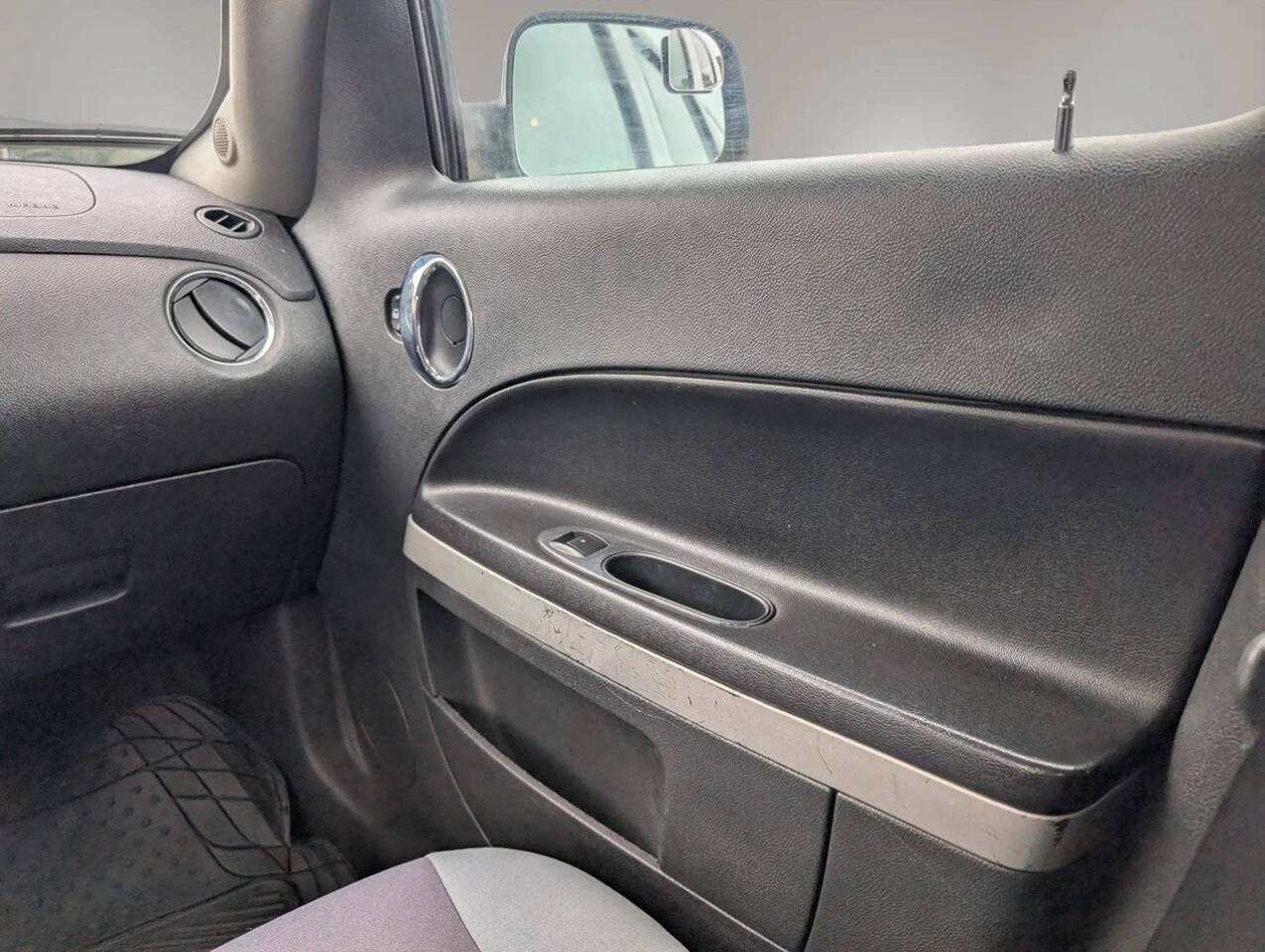 Used 2011 Chevrolet HHR LS FWD image 23