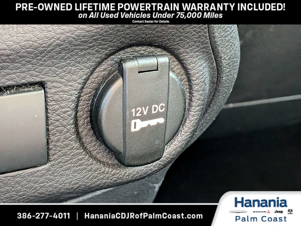 Used 2017 Jeep Wrangler Unlimited Rubicon w/ Connectivity Group AWD/4WD image 28