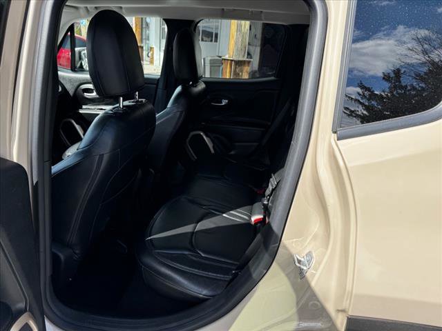 Used 2016 Jeep Renegade Latitude w/ Cold Weather Group image 11