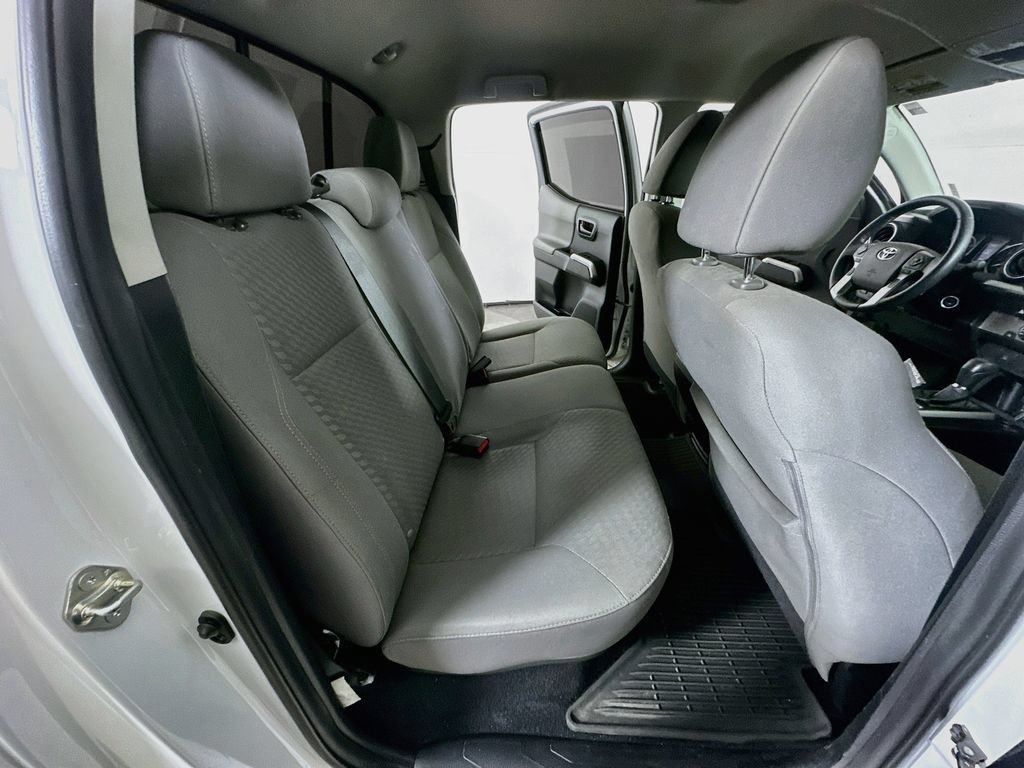 Used 2020 Toyota Tacoma SR5 RWD image 11