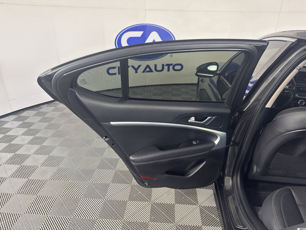 Used 2023 Genesis G70 2.0T RWD image 30