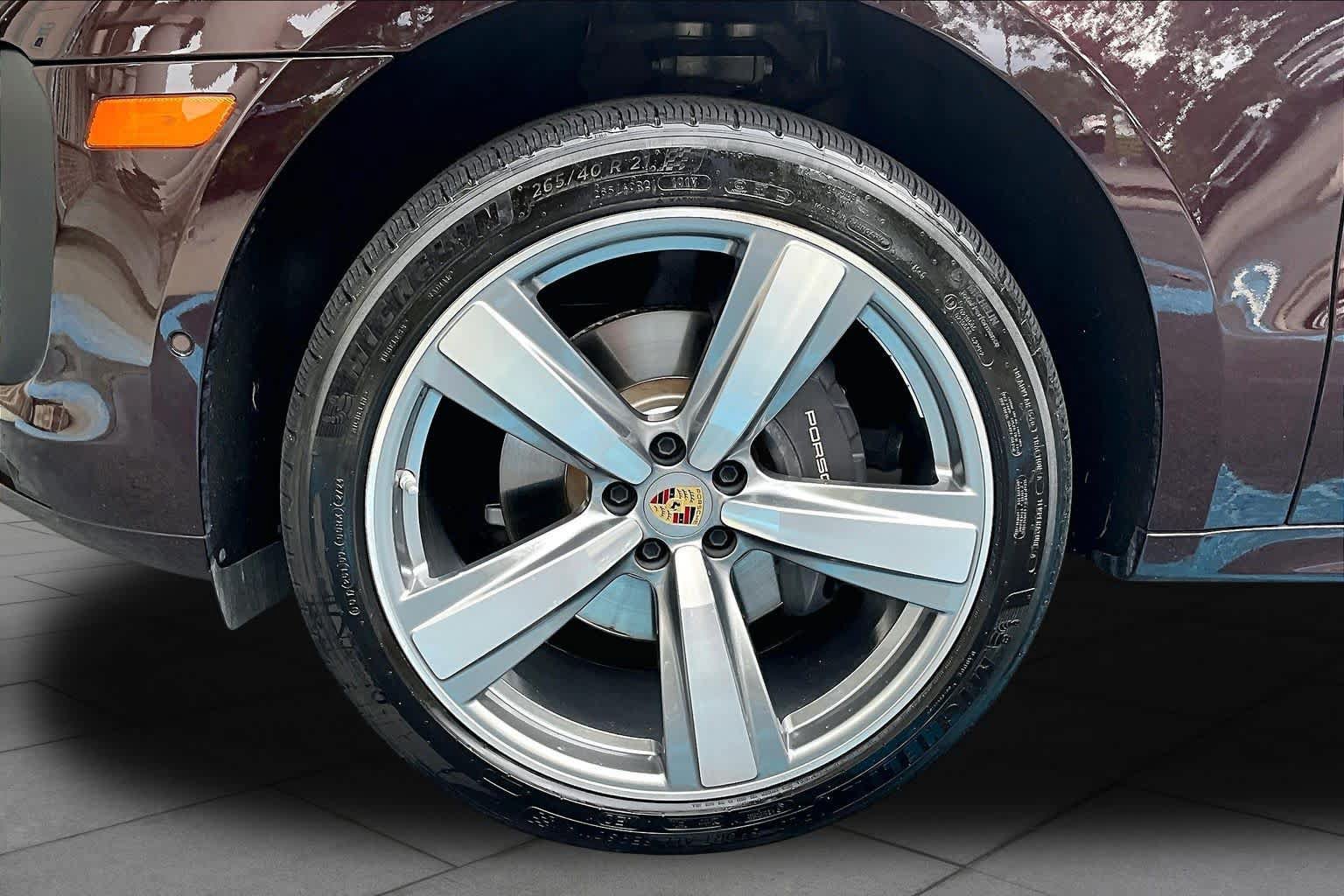 Used 2023 Porsche Macan AWD/4WD image 10