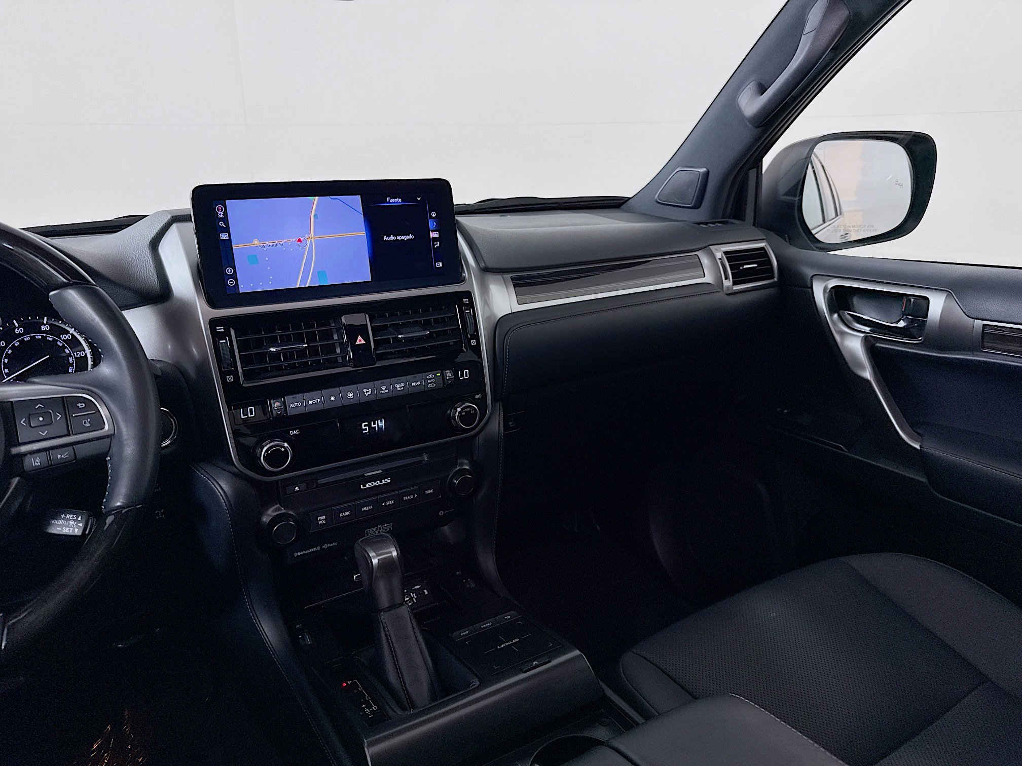 Used 2023 Lexus GX 460 Premium w/ Accessory Package AWD/4WD image 26