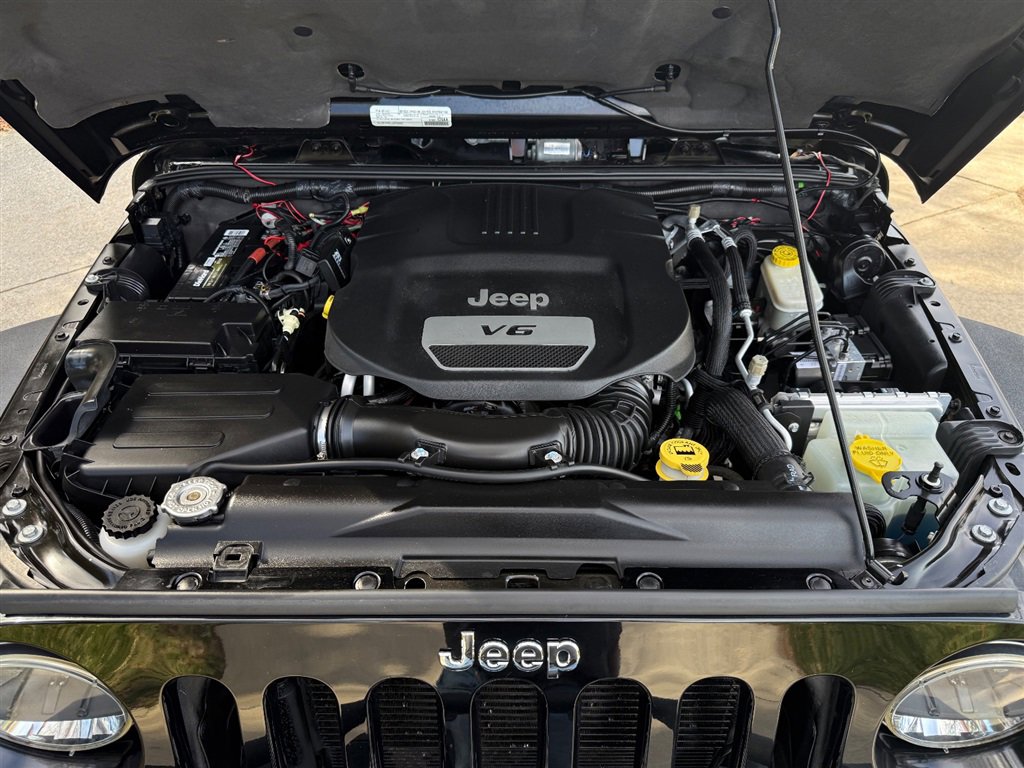 Used 2015 Jeep Wrangler Unlimited Rubicon w/ Dual Top Group image 68