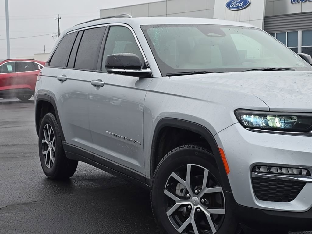 Used 2024 Jeep Grand Cherokee Limited AWD/4WD image 77