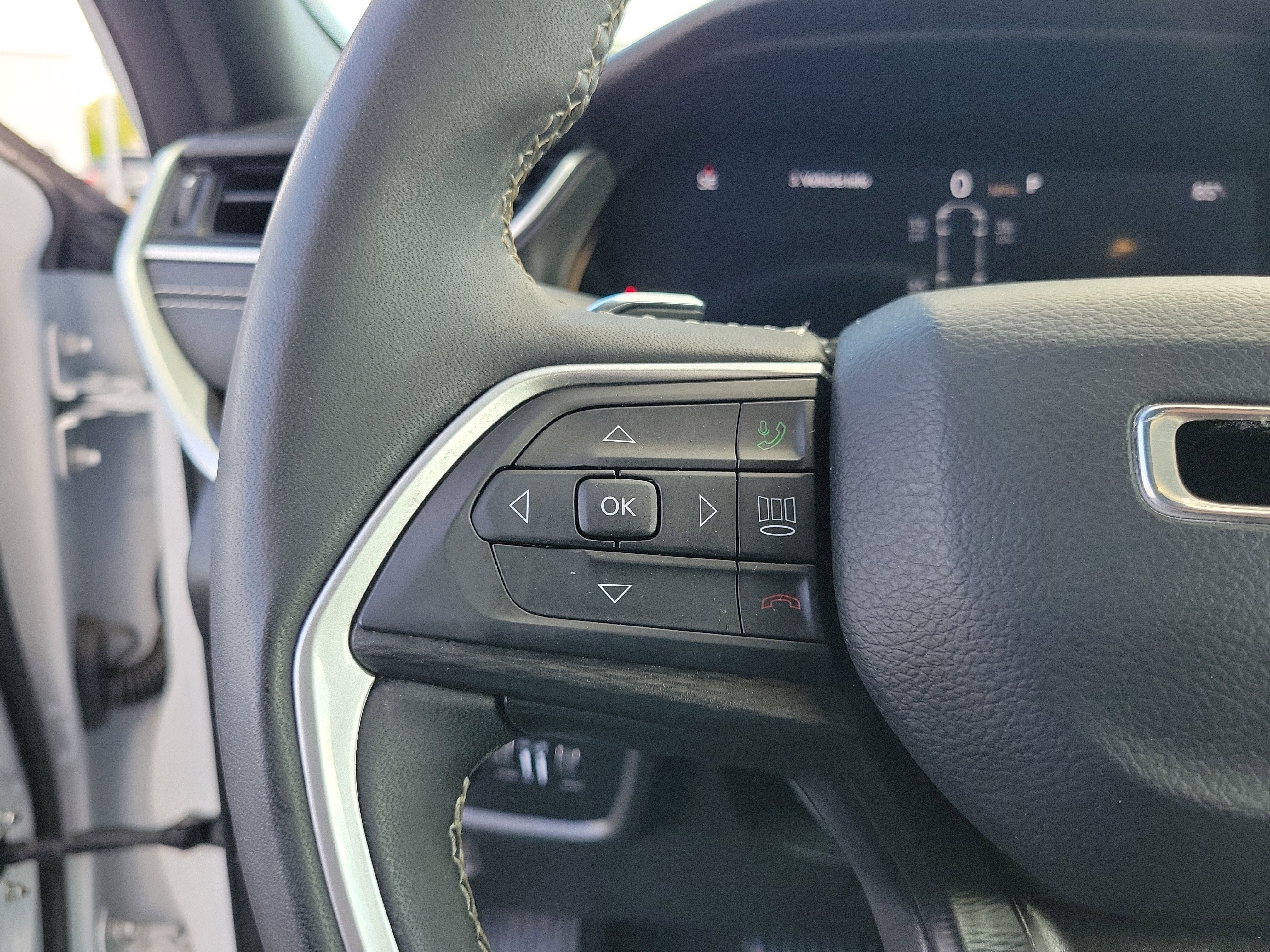 Used 2024 Jeep Grand Cherokee L Laredo image 22