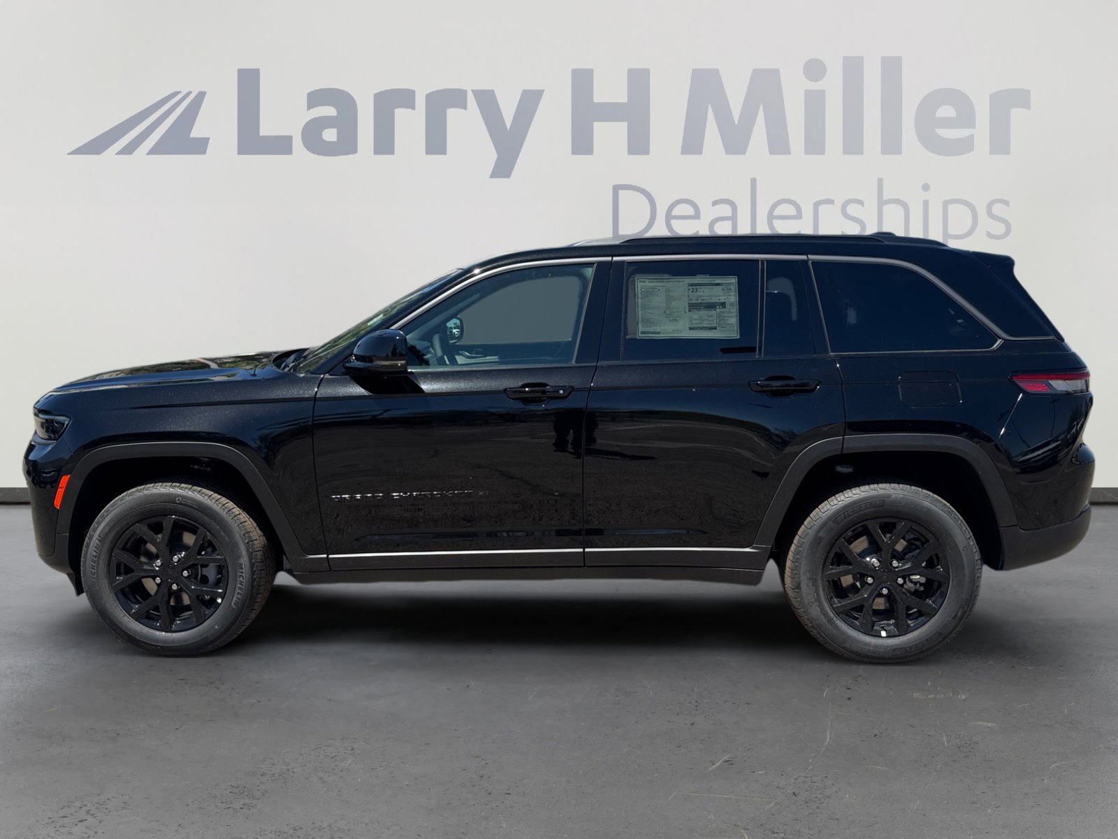 New 2026 Jeep Grand Cherokee Altitude AWD/4WD image 2