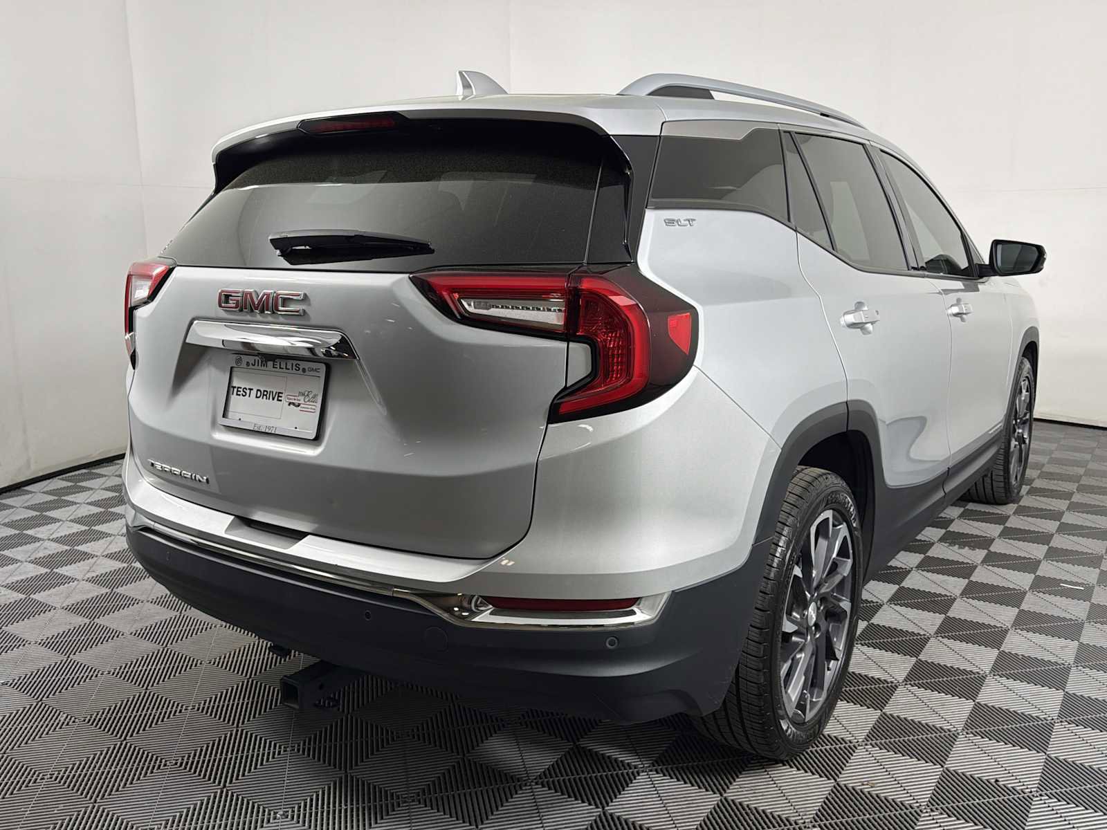Used 2022 GMC Terrain SLT w/ Infotainment Package II FWD image 6