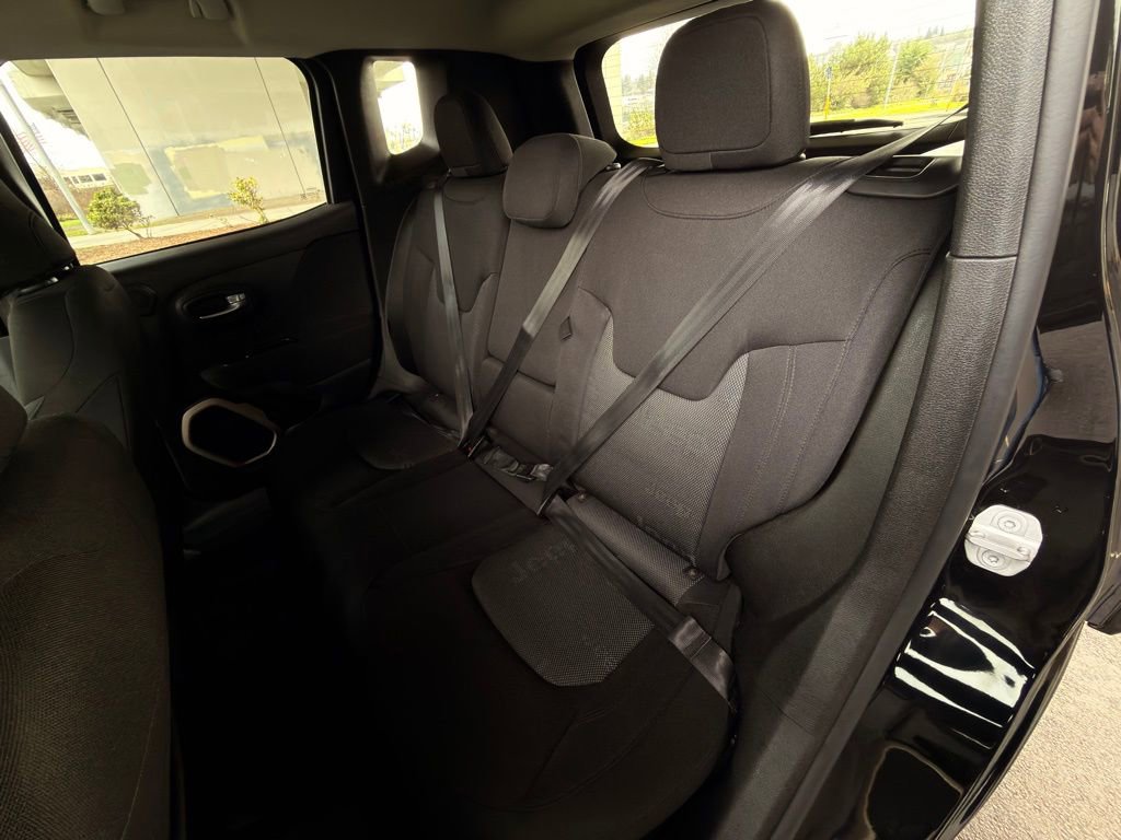 Used 2015 Jeep Renegade Latitude w/ Popular Equipment Group FWD image 23