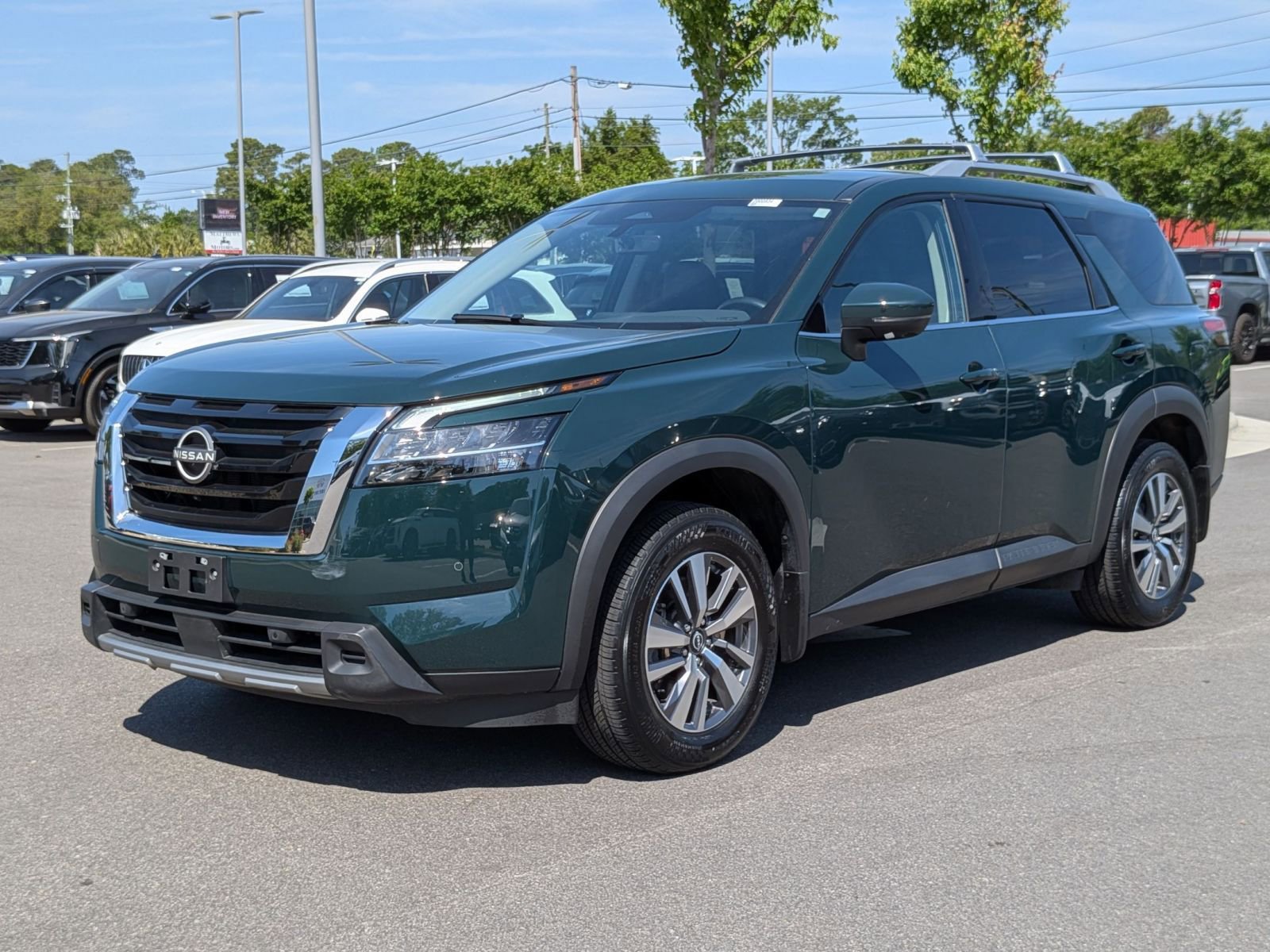 Used 2024 Nissan Pathfinder SL AWD/4WD image 7