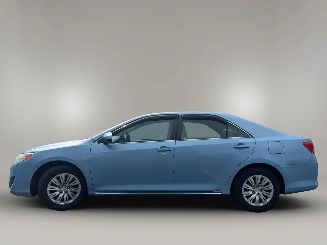 Used 2012 Toyota Camry LE FWD image 3