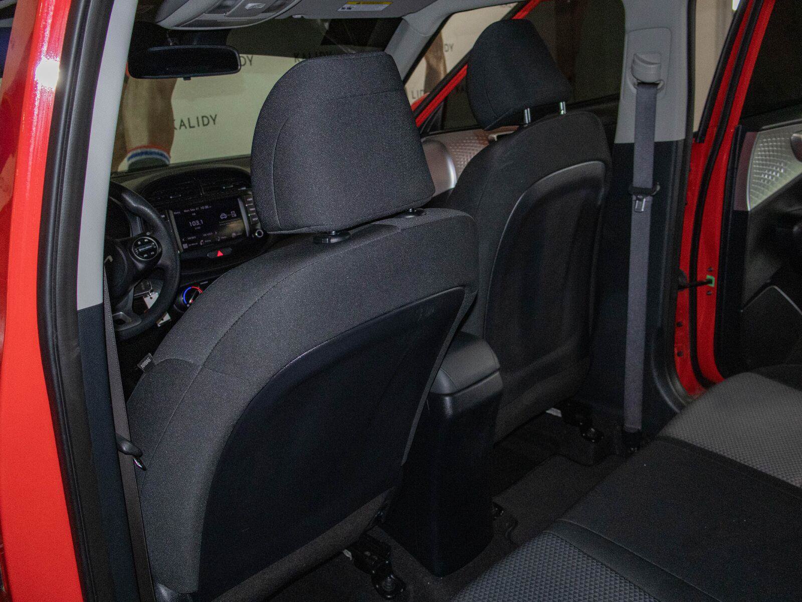 Used 2023 Kia Soul LX w/ Option Group 015 FWD image 9