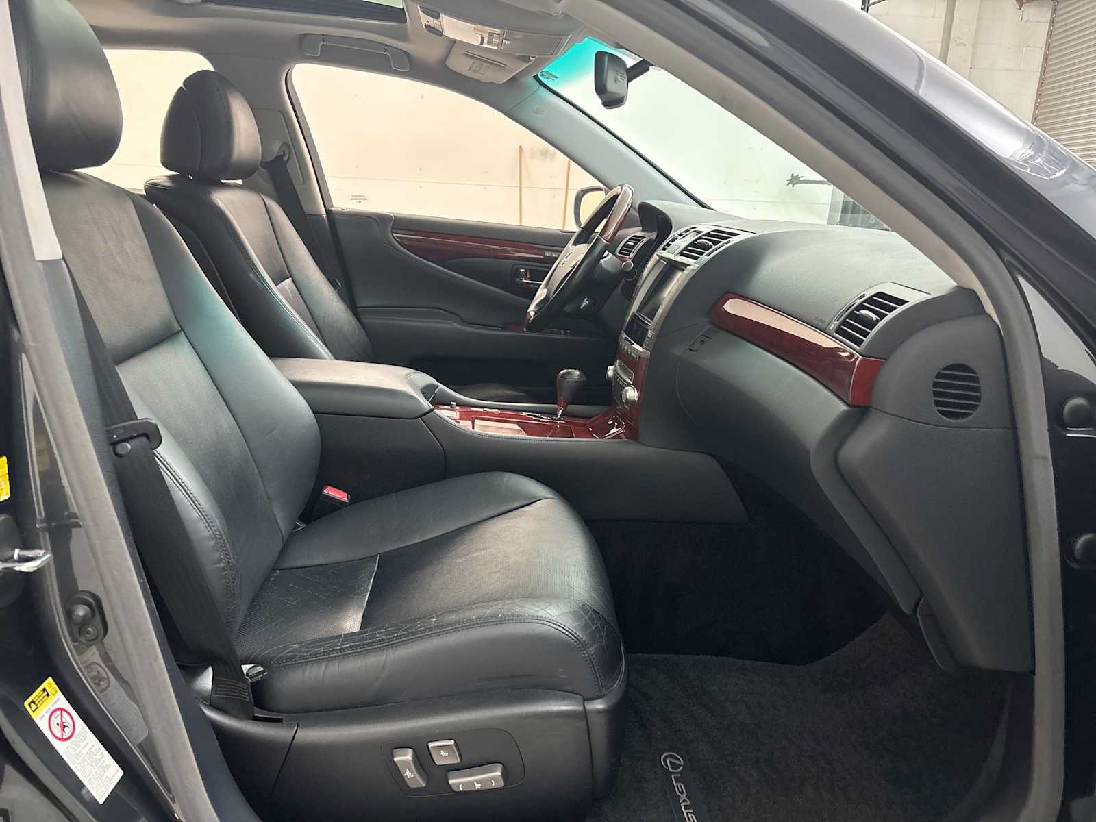 Used 2010 Lexus LS 460 w/ Comfort Pkg RWD image 25
