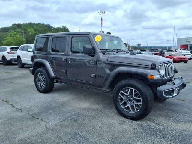 Used 2025 Jeep Wrangler Unlimited Sahara AWD/4WD image 3