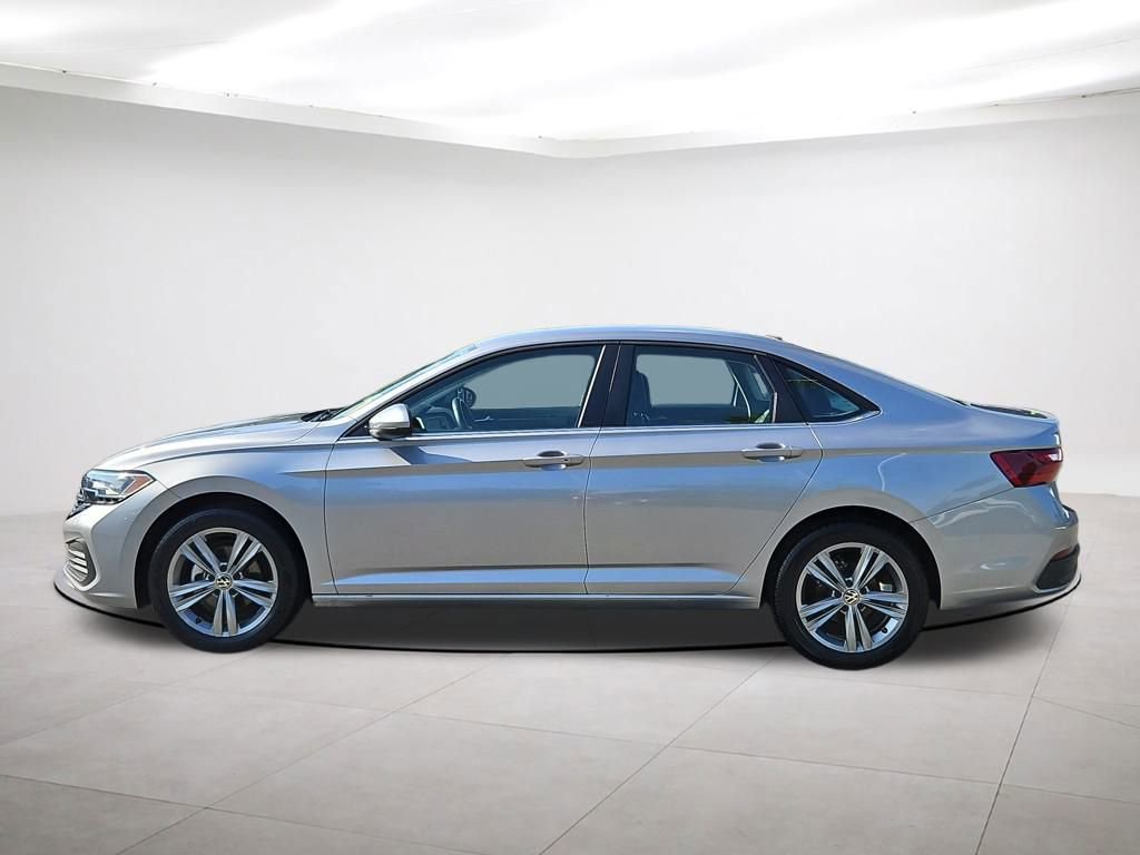 Used 2024 Volkswagen Jetta SE image 4