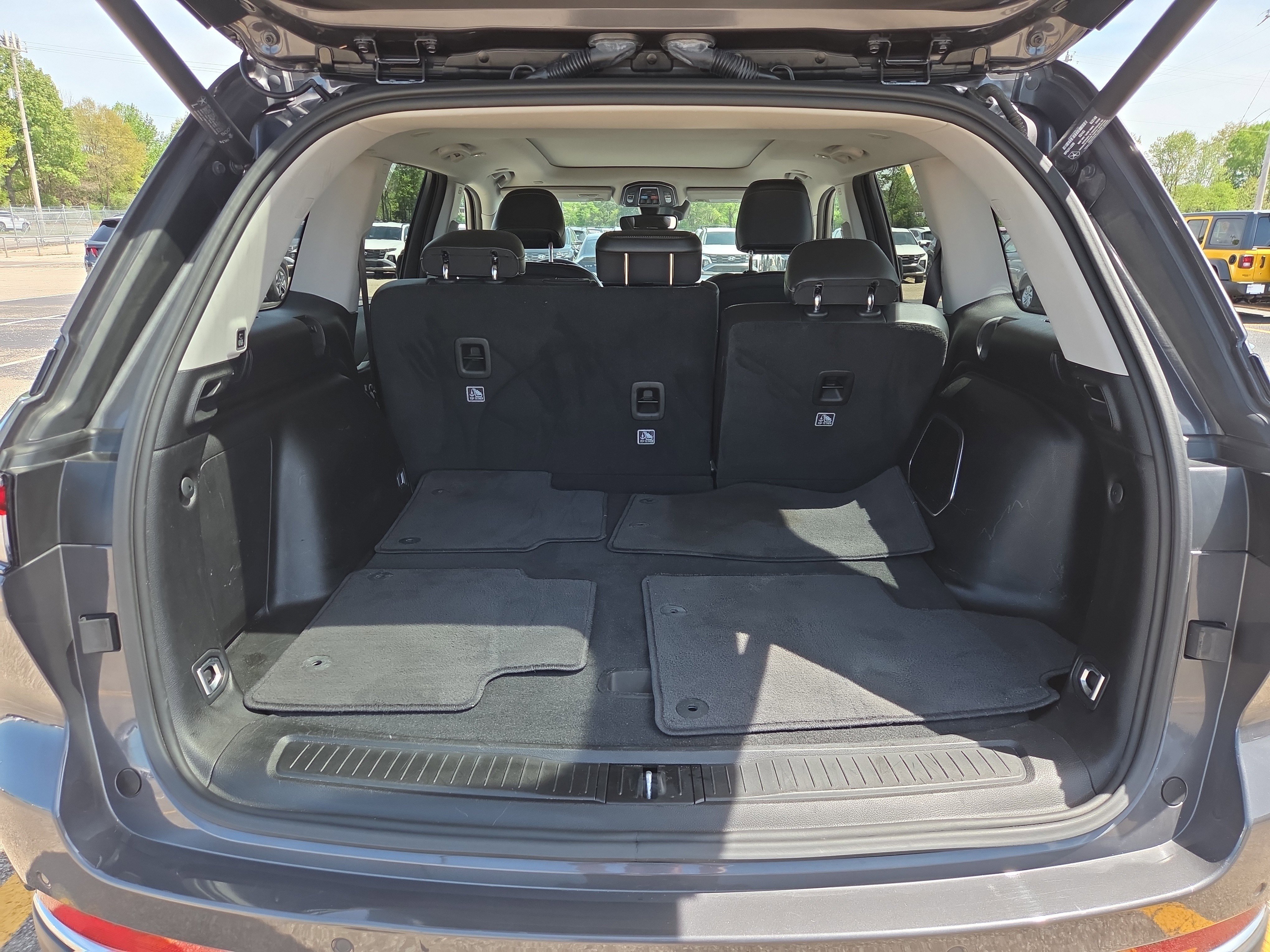 Used 2023 Jeep Grand Cherokee 4WD 4xe image 9