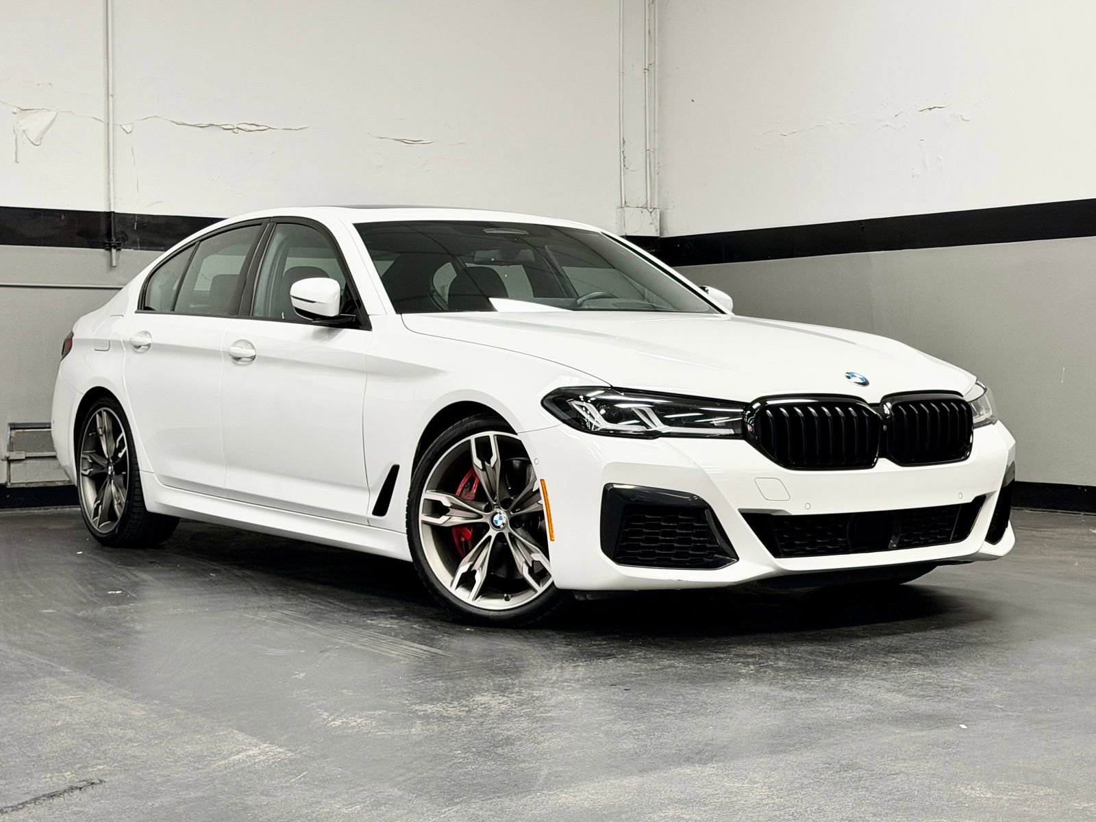 Used 2023 BMW M550i xDrive w/ Executive Package AWD/4WD image 2