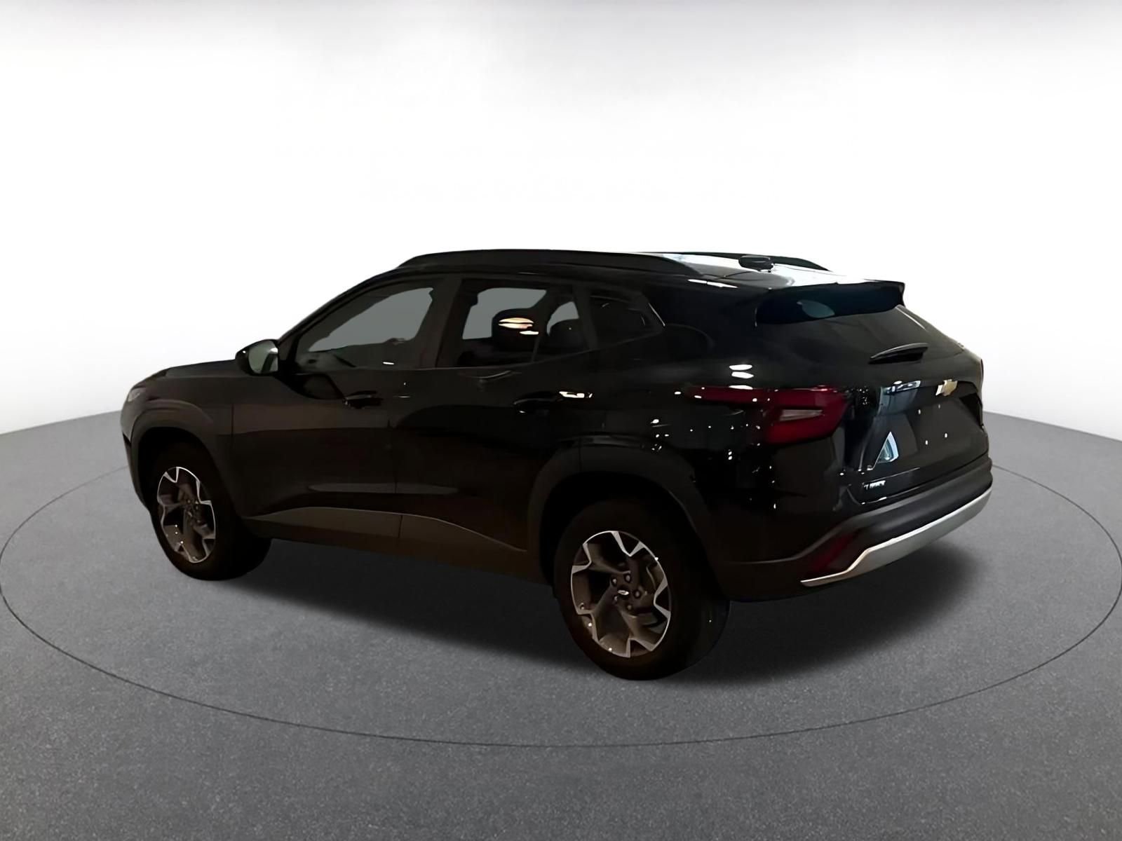 Used 2025 Chevrolet Trax LT FWD image 10