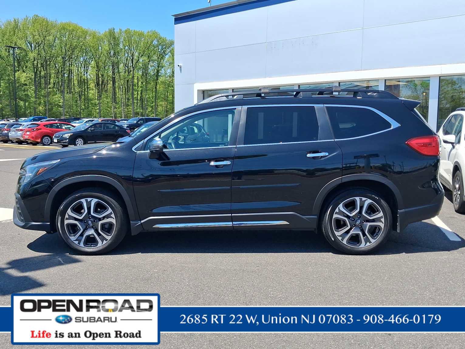 Used 2023 Subaru Ascent Touring AWD/4WD image 3