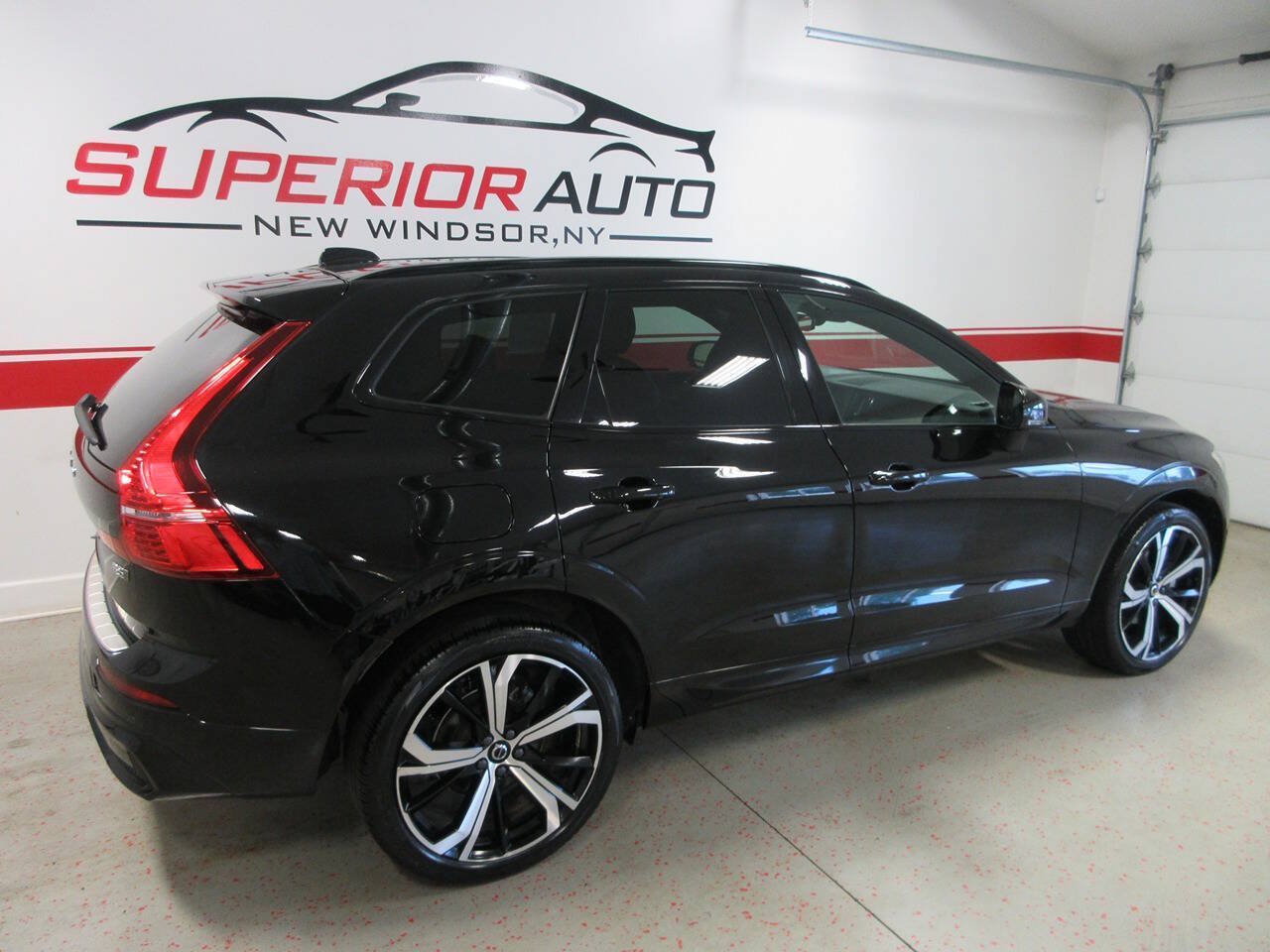Used 2022 Volvo XC60 B5 R-Design w/ Advanced Package AWD/4WD image 5