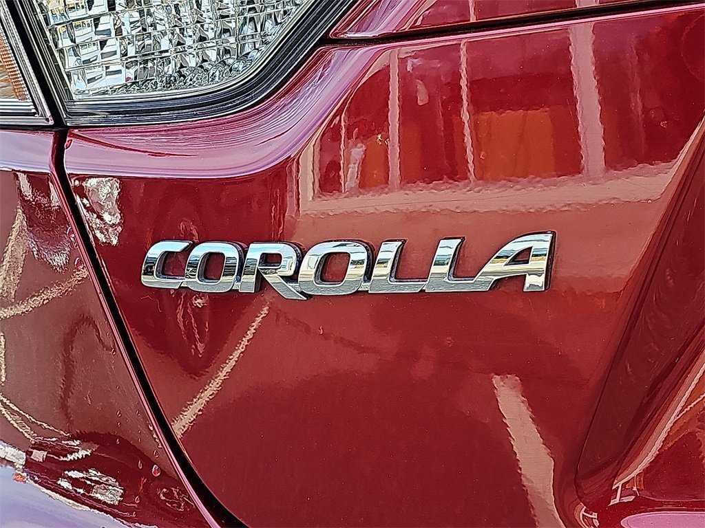 Used 2025 Toyota Corolla LE image 29
