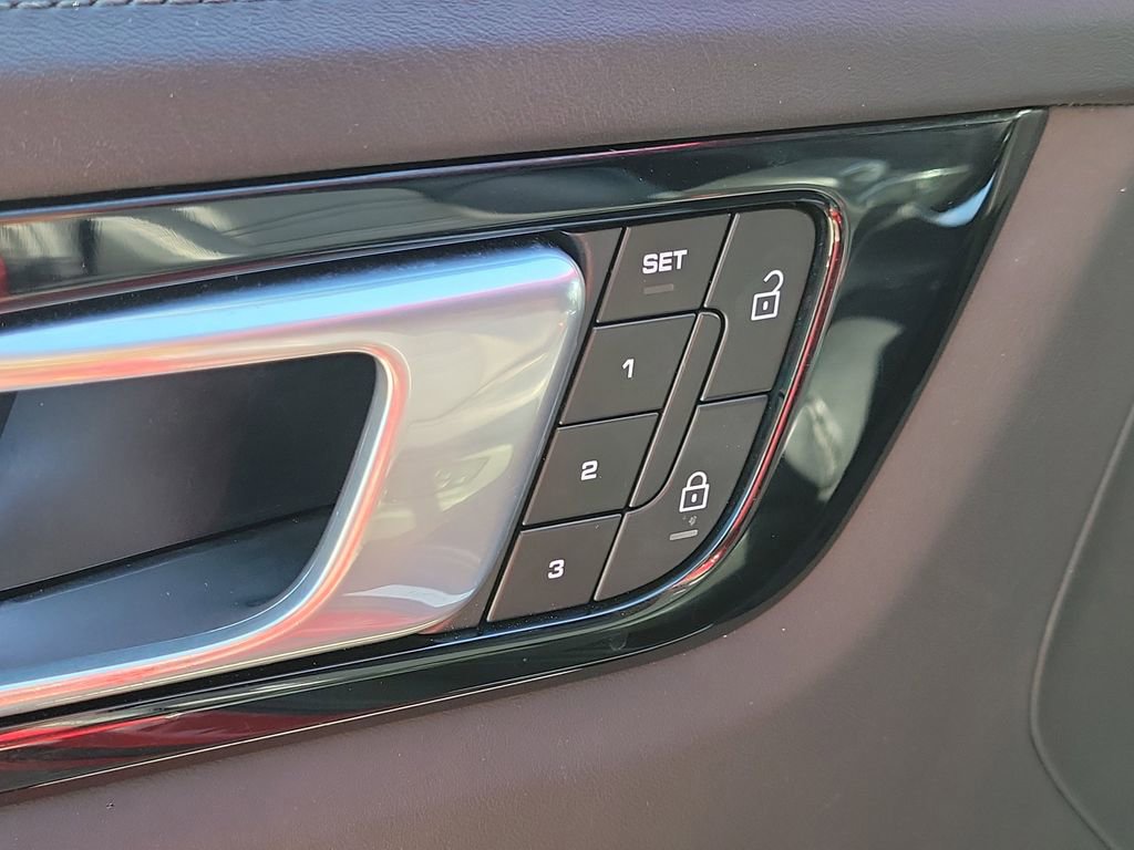 Certified 2022 Porsche Cayenne Turbo image 25