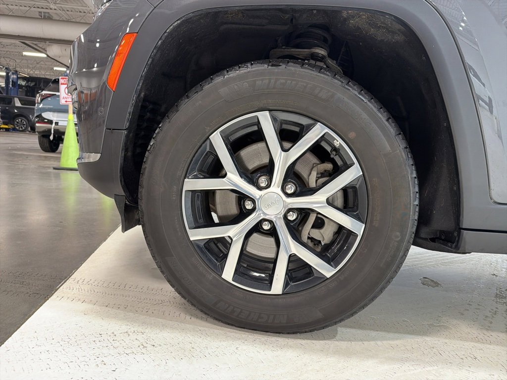 Used 2024 Jeep Grand Cherokee L Limited w/ Luxury Tech Group II image 10