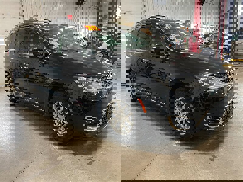 Used 2020 Chrysler Pacifica Touring-L image 5