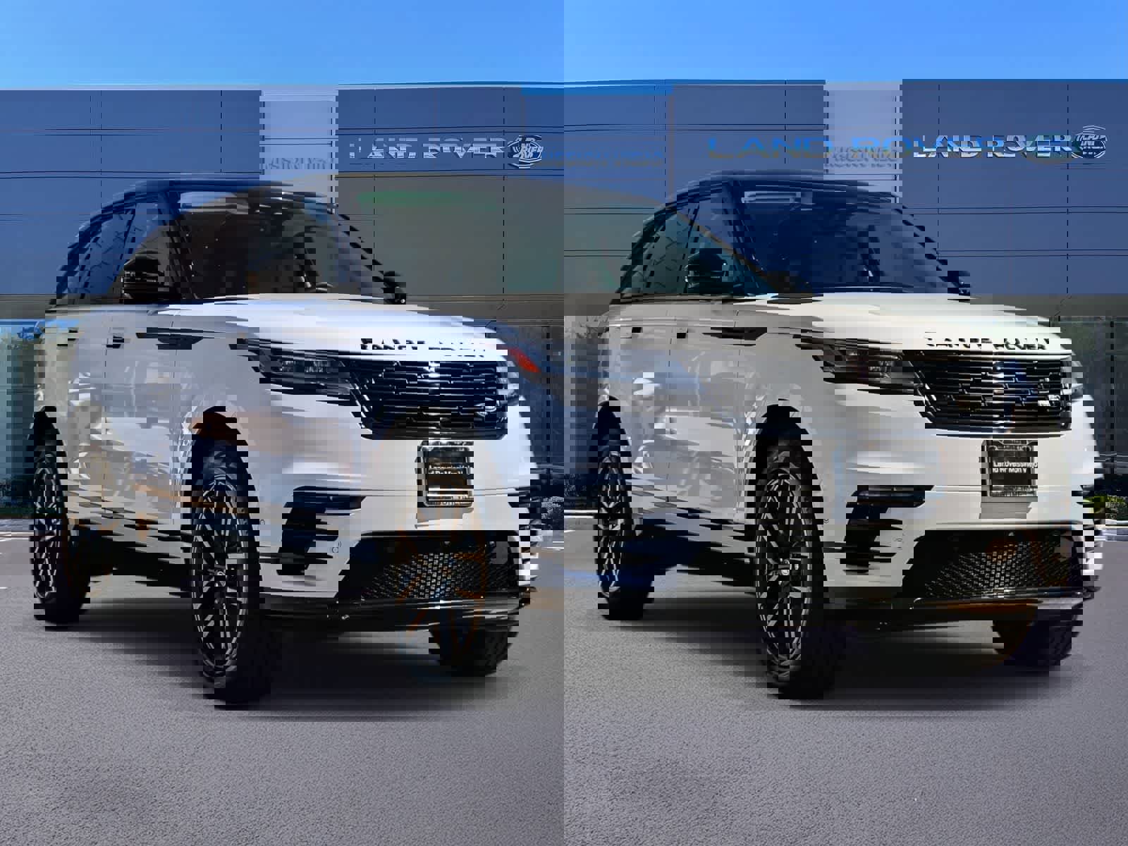 Used 2025 Land Rover Range Rover Velar Dynamic SE image 3