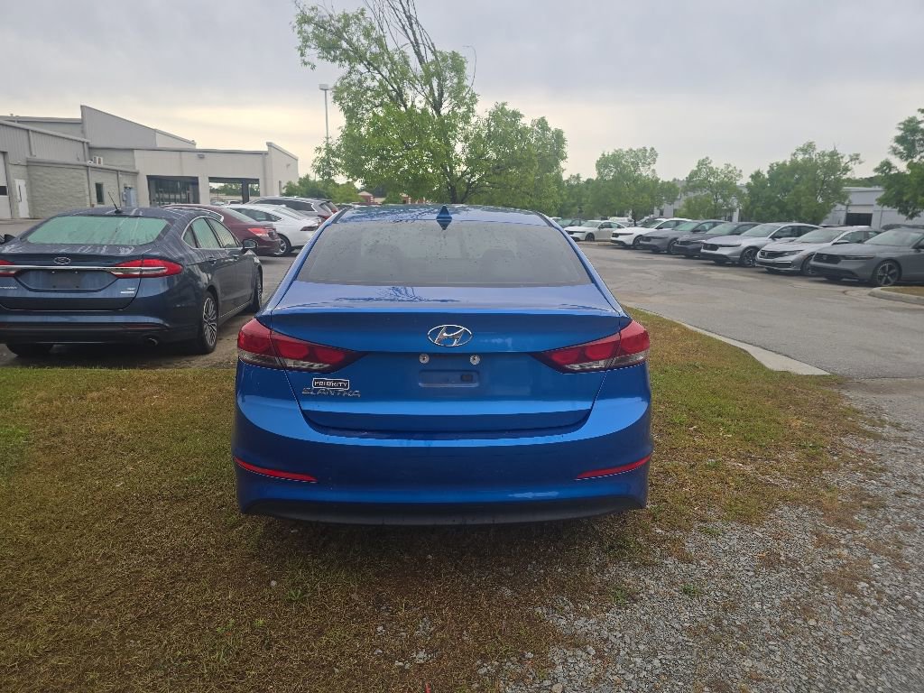 Used 2017 Hyundai Elantra SE w/ SE A/T Tech Package 03 FWD image 2