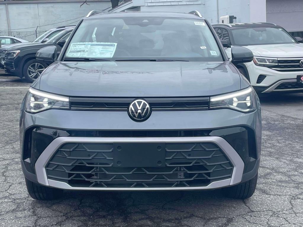 New 2026 Volkswagen Taos SE image 2
