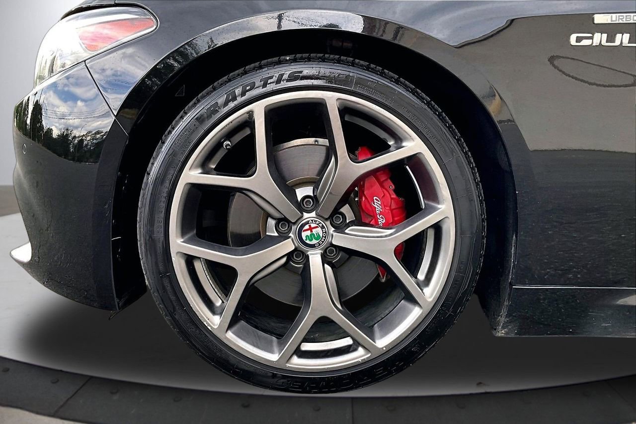Used 2019 Alfa Romeo Giulia RWD image 31