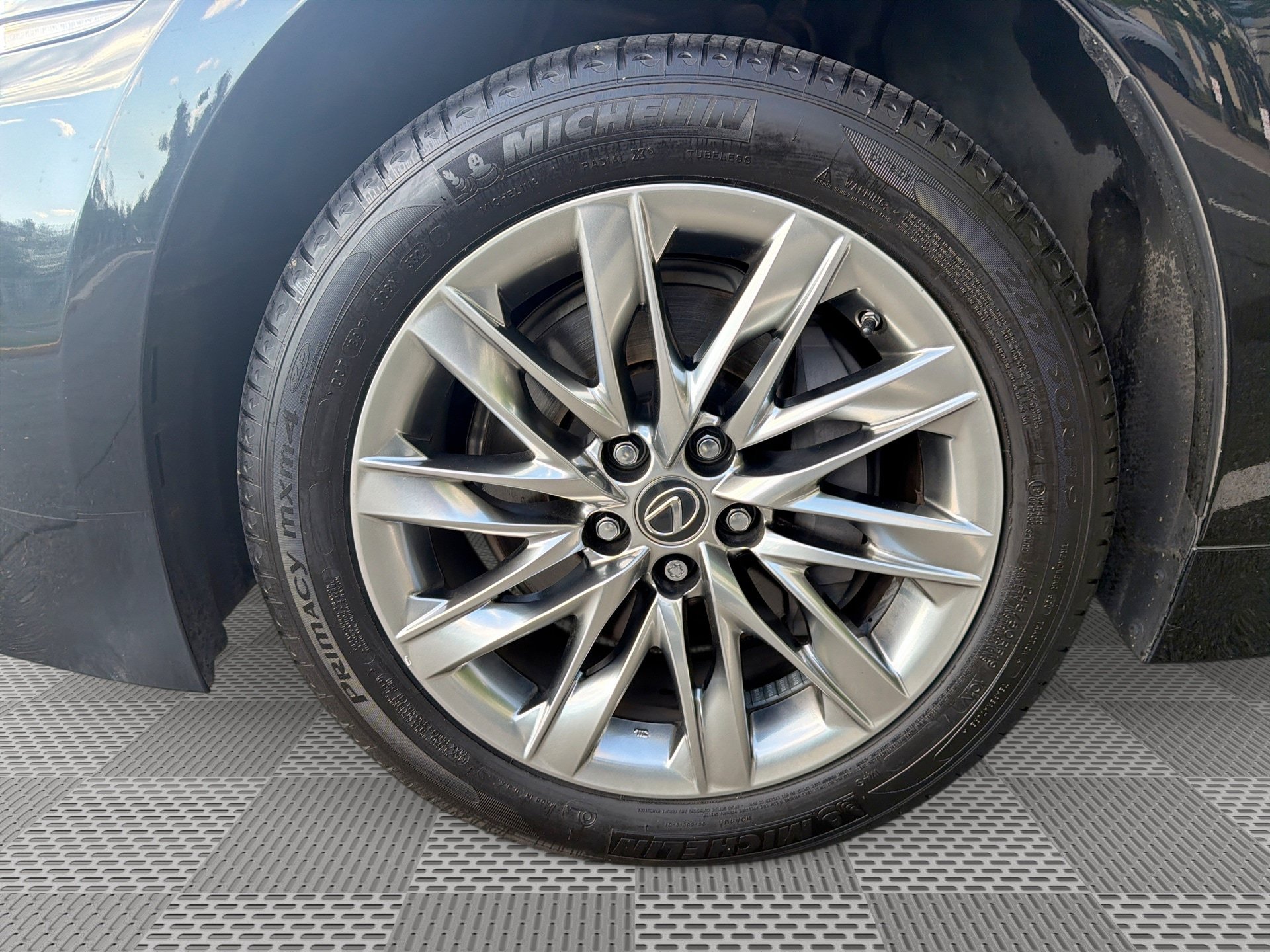 Used 2018 Lexus LS 500 w/ Interior Upgrade Package RWD image 19