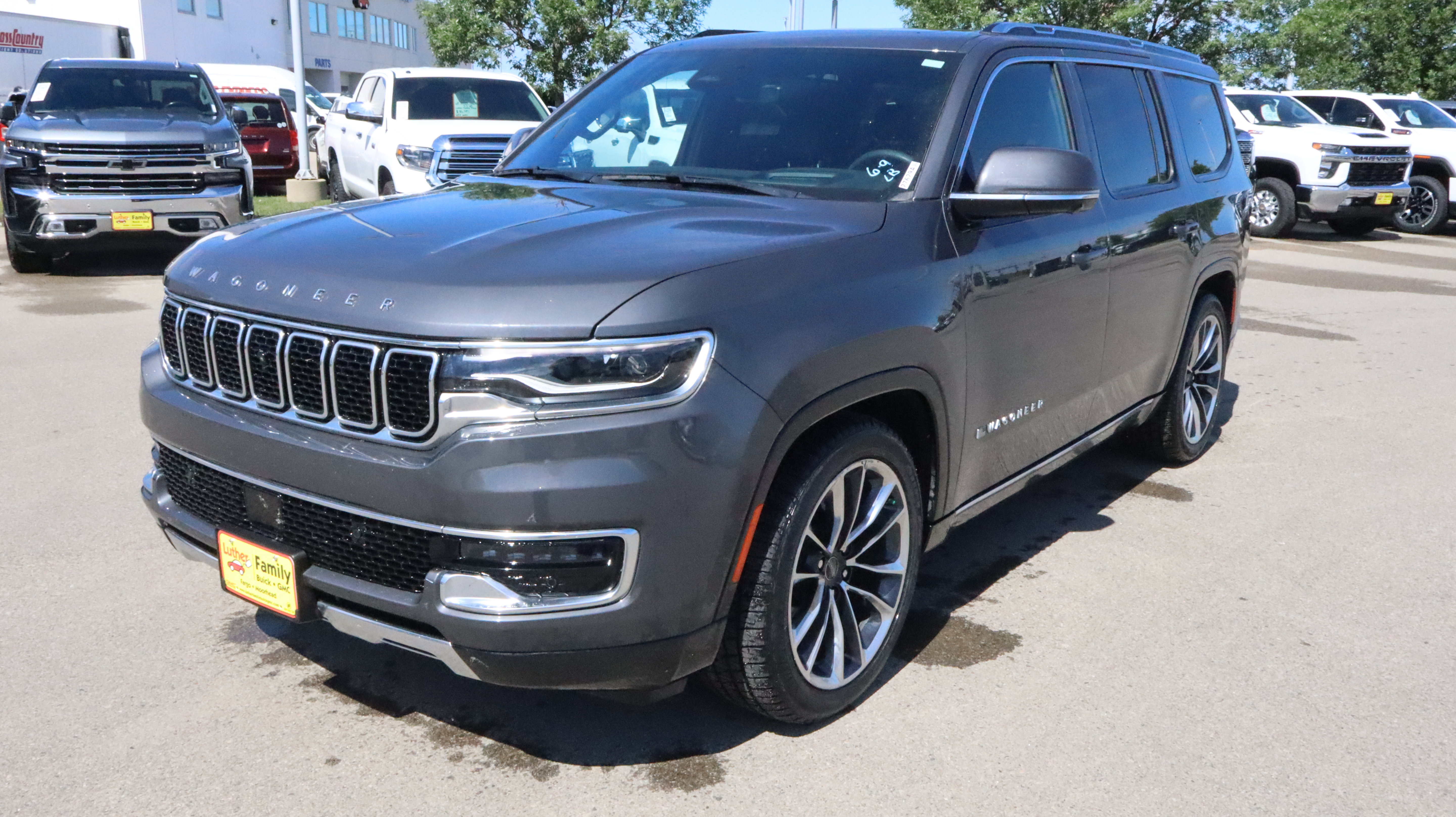 Used 2022 Jeep Wagoneer Series III w/ Premium Group I AWD/4WD image 3